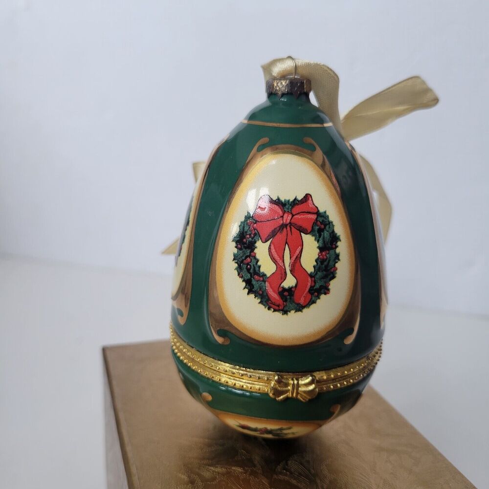 Ceramic Christmas Egg Ornament First Noel Trinket Box Green Goldtone No music
